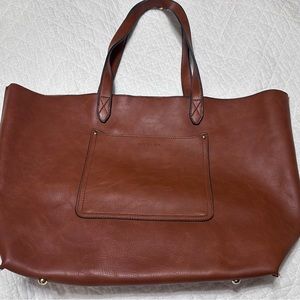 Nice Tote! No scratches or marks!